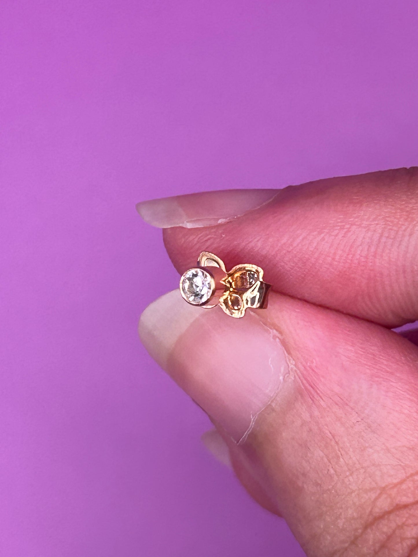 Ponto de luz banhado a ouro 18k com pedra sintética
