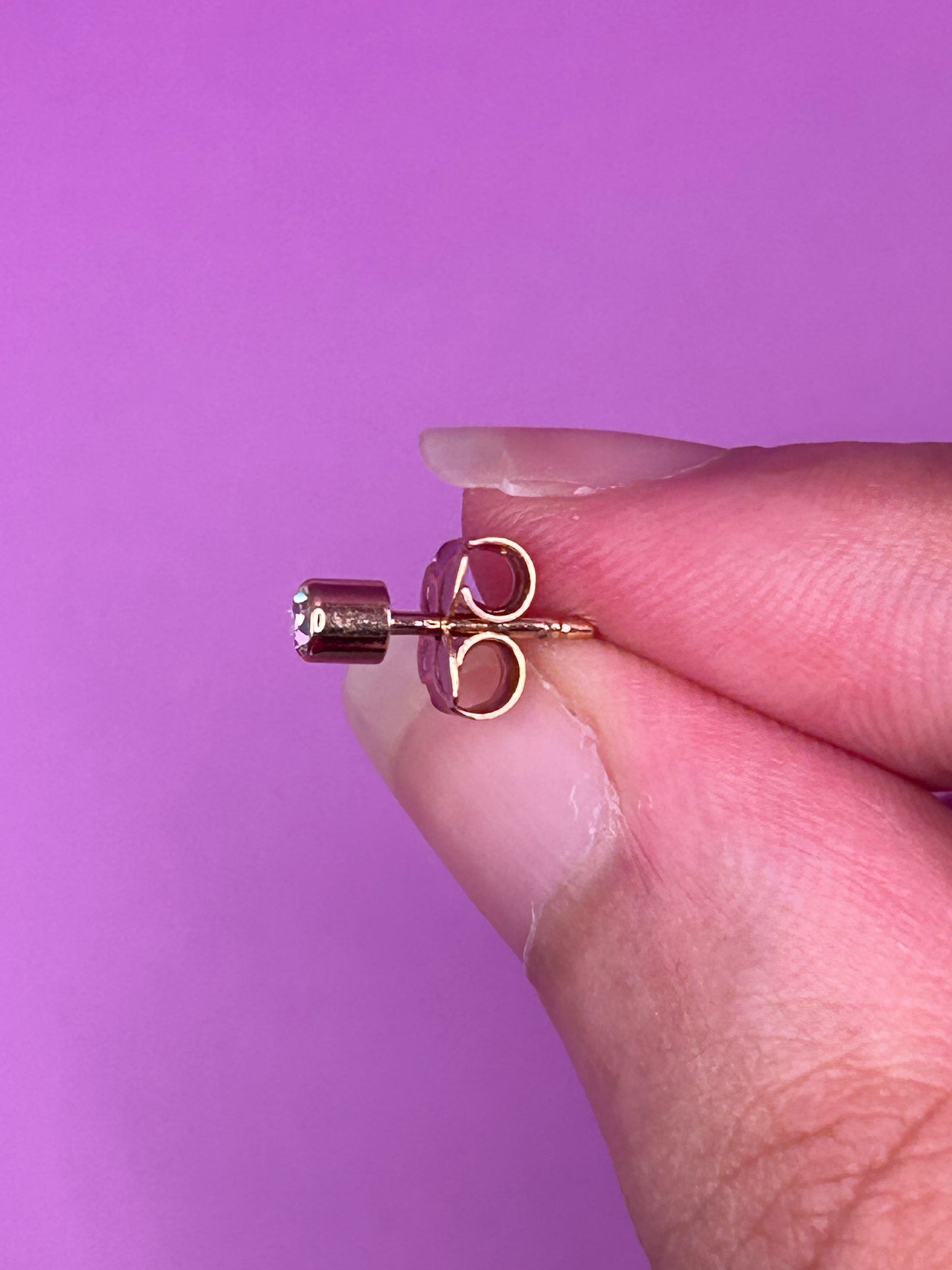 Ponto de luz banhado a ouro 18k com pedra sintética